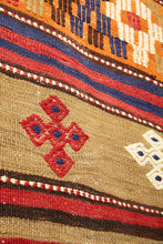 Lade das Bild in den Galerie-Viewer, Vintage Anatolian Kilim 130x216 cm .