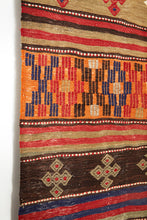 Lade das Bild in den Galerie-Viewer, Vintage Anatolian Kilim 130x216 cm .