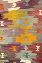 Lade das Bild in den Galerie-Viewer, Vintage Anatolian Kilim 120x222 cm .
