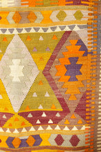 Lade das Bild in den Galerie-Viewer, Vintage Anatolian Kilim 101x141 cm .