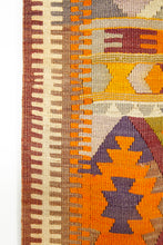 Lade das Bild in den Galerie-Viewer, Vintage Anatolian Kilim 101x141 cm .