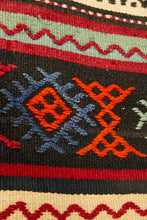 Lade das Bild in den Galerie-Viewer, Vintage Anatolian Cicim Kilim 183x208 cm .
