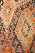 Lade das Bild in den Galerie-Viewer, Vintage Anatolian Runner Kilim 110x270 cm .