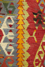 Lade das Bild in den Galerie-Viewer, Vintage Anatolian Esme Kilim 156x268 cm .