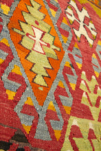 Lade das Bild in den Galerie-Viewer, Vintage Anatolian Esme Kilim 156x268 cm .