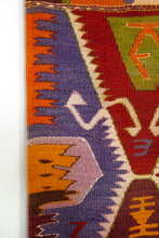 Lade das Bild in den Galerie-Viewer, Vintage Anatolian Barak Kilim 98x108 cm .