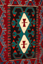 Lade das Bild in den Galerie-Viewer, Vintage Anatolian Kilim 90x122 cm .