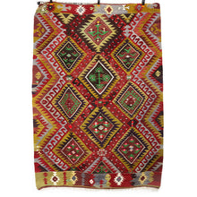 Lade das Bild in den Galerie-Viewer, Vintage Anatolian Kilim 137x230 cm .