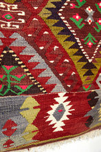 Lade das Bild in den Galerie-Viewer, Vintage Anatolian Kilim 137x230 cm .