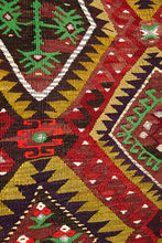 Lade das Bild in den Galerie-Viewer, Vintage Anatolian Kilim 137x230 cm .