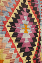 Lade das Bild in den Galerie-Viewer, Vintage Anatolian Kilim 147x270 cm .