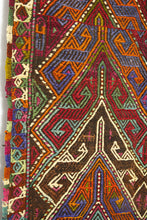 Lade das Bild in den Galerie-Viewer, Vintage Anatolian Cicim Kilim  116x141 cm .