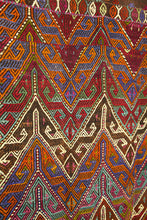 Lade das Bild in den Galerie-Viewer, Vintage Anatolian Cicim Kilim  116x141 cm .