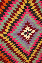 Lade das Bild in den Galerie-Viewer, Vintage Anatolian Kilim 158x281 cm .