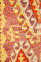 Lade das Bild in den Galerie-Viewer, Vintage Anatolian Kilim 138x192 cm .