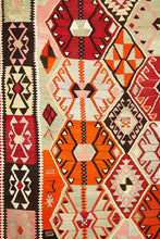 Lade das Bild in den Galerie-Viewer, Vintage Anatolian Kilim 171x343 cm .