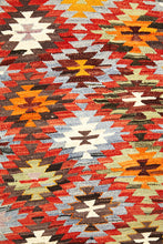 Lade das Bild in den Galerie-Viewer, Vintage Anatolian Kilim 155x188 cm .
