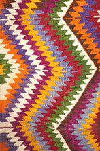 Load the image into the gallery viewer, Vintage Anatolian Kilim  96x121 cm .
