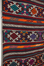 Lade das Bild in den Galerie-Viewer, Vintage Anatolian Cicim Kilim 187x259 cm .
