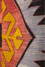 Charger l'image dans la galerie, Vintage Anatolian Kilim 165x263 cm .