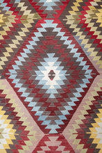 Lade das Bild in den Galerie-Viewer, Vintage Anatolian Kilim  184x290 cm .