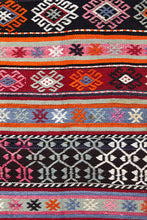 Lade das Bild in den Galerie-Viewer, Vintage Anatolian Cicim Kilim  156x235 cm