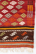 Lade das Bild in den Galerie-Viewer, Vintage Anatolian Kilim  123x145 cm .