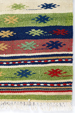 Charger l'image dans la galerie, Vintage Anatolian Kilim  105x120 cm .
