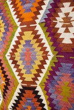 Charger l'image dans la galerie, Vintage Anatolian Kilim  170x202 cm .