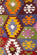Lade das Bild in den Galerie-Viewer, Vintage Anatolian Tavas Kilim  122x218 cm