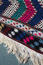 Lade das Bild in den Galerie-Viewer, Vintage Anatolian Cicim Kilim  149x245 cm