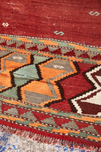 Lade das Bild in den Galerie-Viewer, Vintage Anatolian Kilim  170x300 cm .
