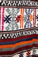 Load the image into the gallery viewer, Vintage Anatolian Kilim 160x246 cm .