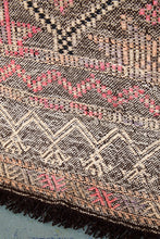 Lade das Bild in den Galerie-Viewer, Vintage Anatolian Cicim Kilim 173x273 cm .