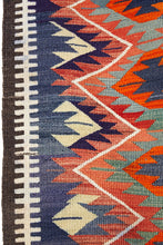 Lade das Bild in den Galerie-Viewer, Vintage Anatolian Barak Kilim  154x208 cm .