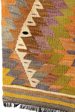 Lade das Bild in den Galerie-Viewer, Vintage Anatolian Kilim 132x224 cm .