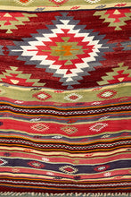 Load the image into the gallery viewer, Vintage Anatolian Kilim  157x264 cm .