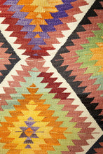 Lade das Bild in den Galerie-Viewer, Vintage Anatolian Kilim  152x273 cm .
