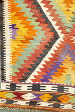 Lade das Bild in den Galerie-Viewer, Vintage Anatolian Kilim  152x273 cm .
