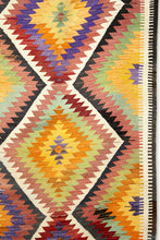 Lade das Bild in den Galerie-Viewer, Vintage Anatolian Kilim  152x273 cm .