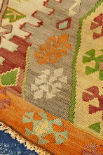 Lade das Bild in den Galerie-Viewer, Vintage Anatolian Kilim 176x295 cm .