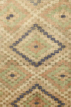 Lade das Bild in den Galerie-Viewer, Vintage Anatolian Kilim  175x250 cm .