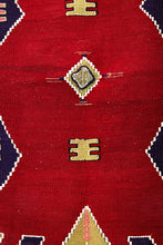 Lade das Bild in den Galerie-Viewer, Vintage Anatolian Dazkiri Kilim  74x120 cm .