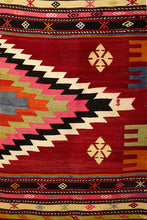 Lade das Bild in den Galerie-Viewer, Vintage Anatolian Kilim 209x214 cm .