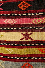 Lade das Bild in den Galerie-Viewer, Vintage Anatolian Kilim 209x214 cm .