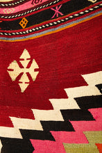 Lade das Bild in den Galerie-Viewer, Vintage Anatolian Kilim 209x214 cm .