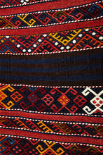 Lade das Bild in den Galerie-Viewer, Vintage Anatolian Kilim  169x239 cm .