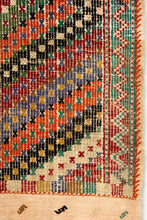 Lade das Bild in den Galerie-Viewer, Vintage Anatolian Cicim Kilim  125x128 cm .
