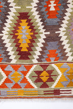 Lade das Bild in den Galerie-Viewer, Vintage Anatolian Barak Kilim  142x227 cm .