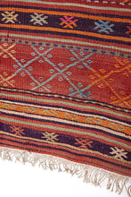 Lade das Bild in den Galerie-Viewer, Vintage Anatolian Kilim 164x216 cm .